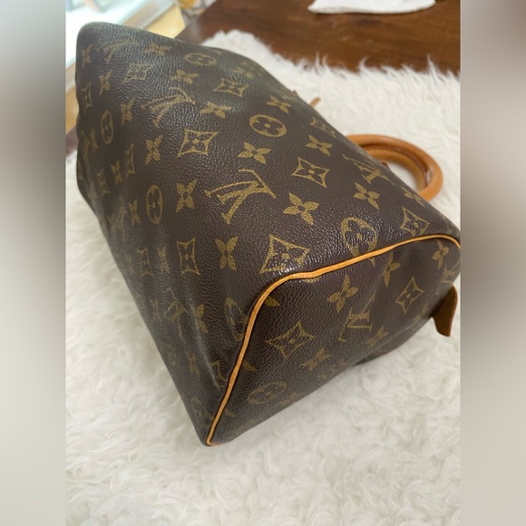 Louis Vuitton
Monogram Canvas Speedy 25 Bag - Picture 5 of 17